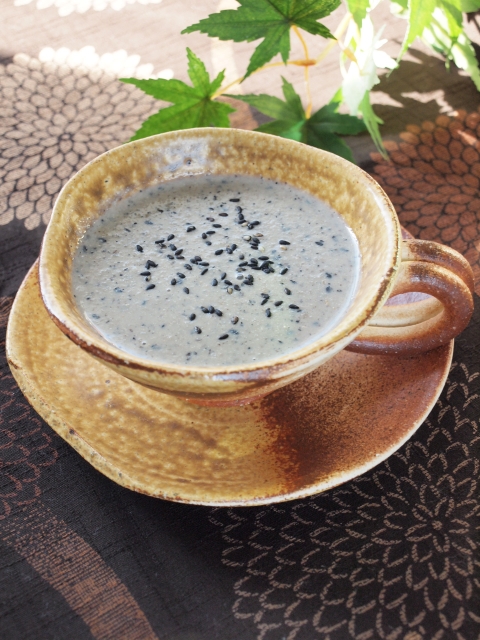 白髪を黒くする！超〜簡単レシピ　若返りも期待大✨